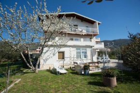 Apartments with a parking space Kastel Stari, Kastela - 17745